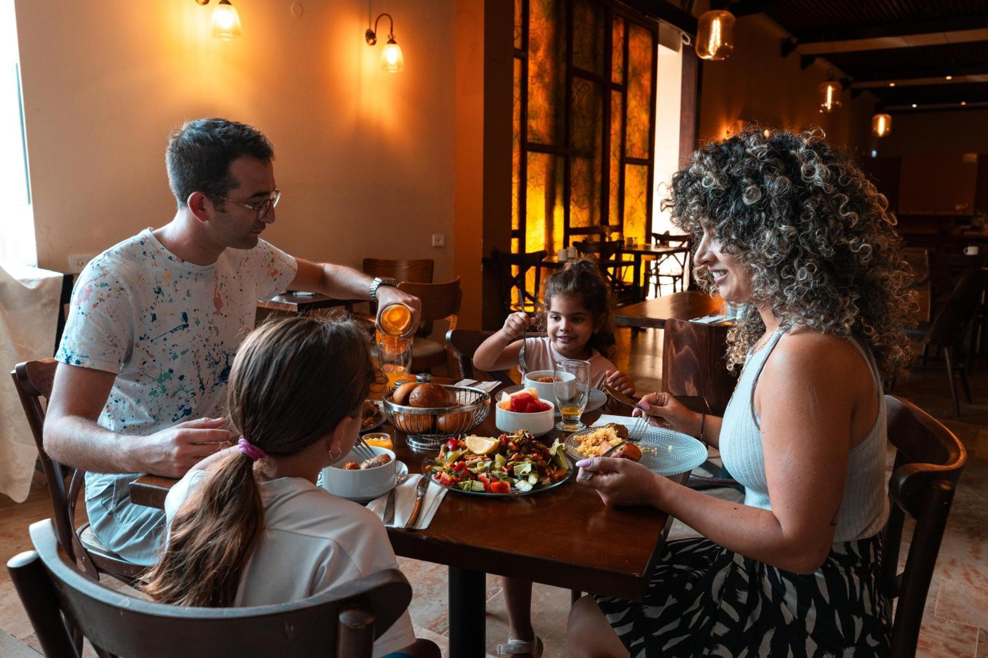 Eden Inn Zichron Ja’akow Kültér fotó